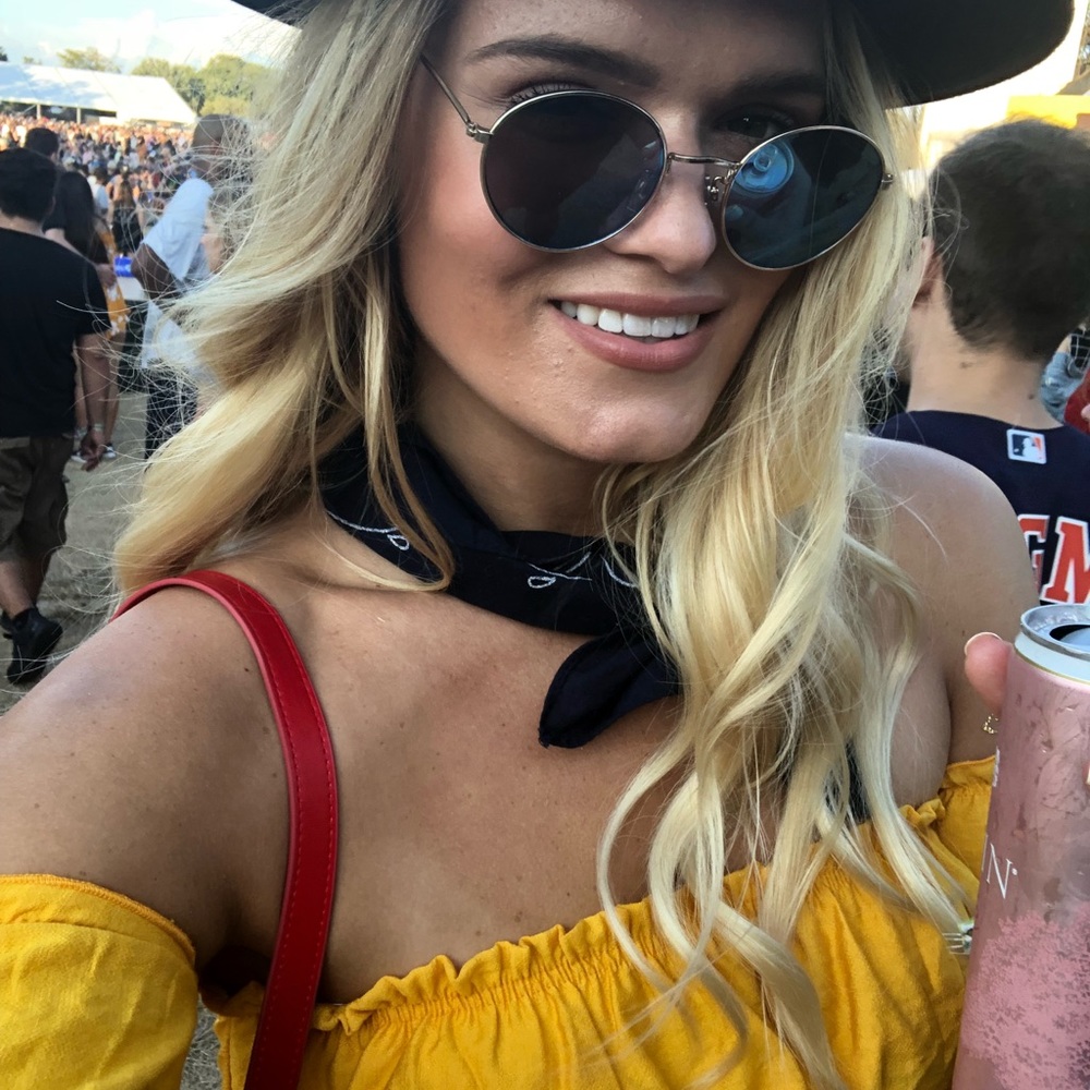 Meet your Posher, Kira